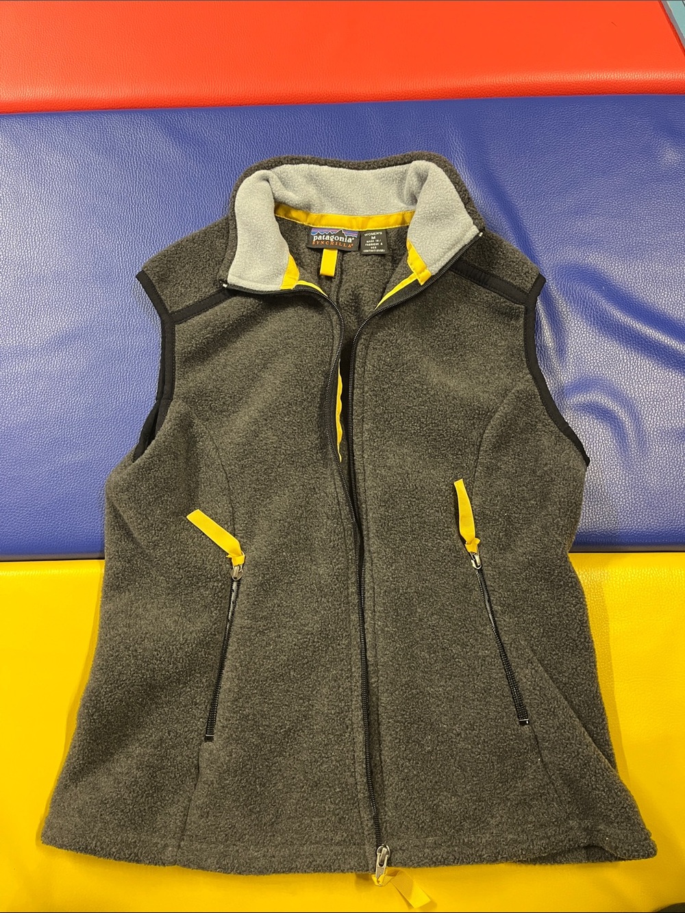 Patagonia Gray  Synchilla Fleece Vest with Yellow Accents women medium very good